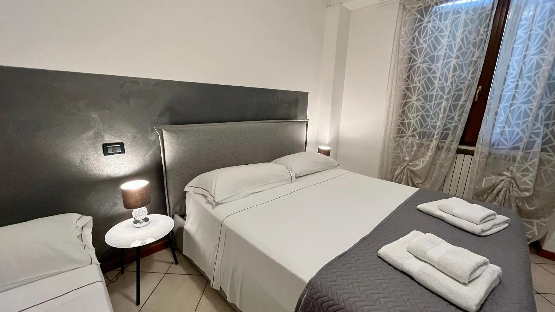 Residence La Lucciola Lonato 0*,